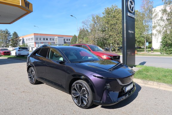 Mazda CX-6e