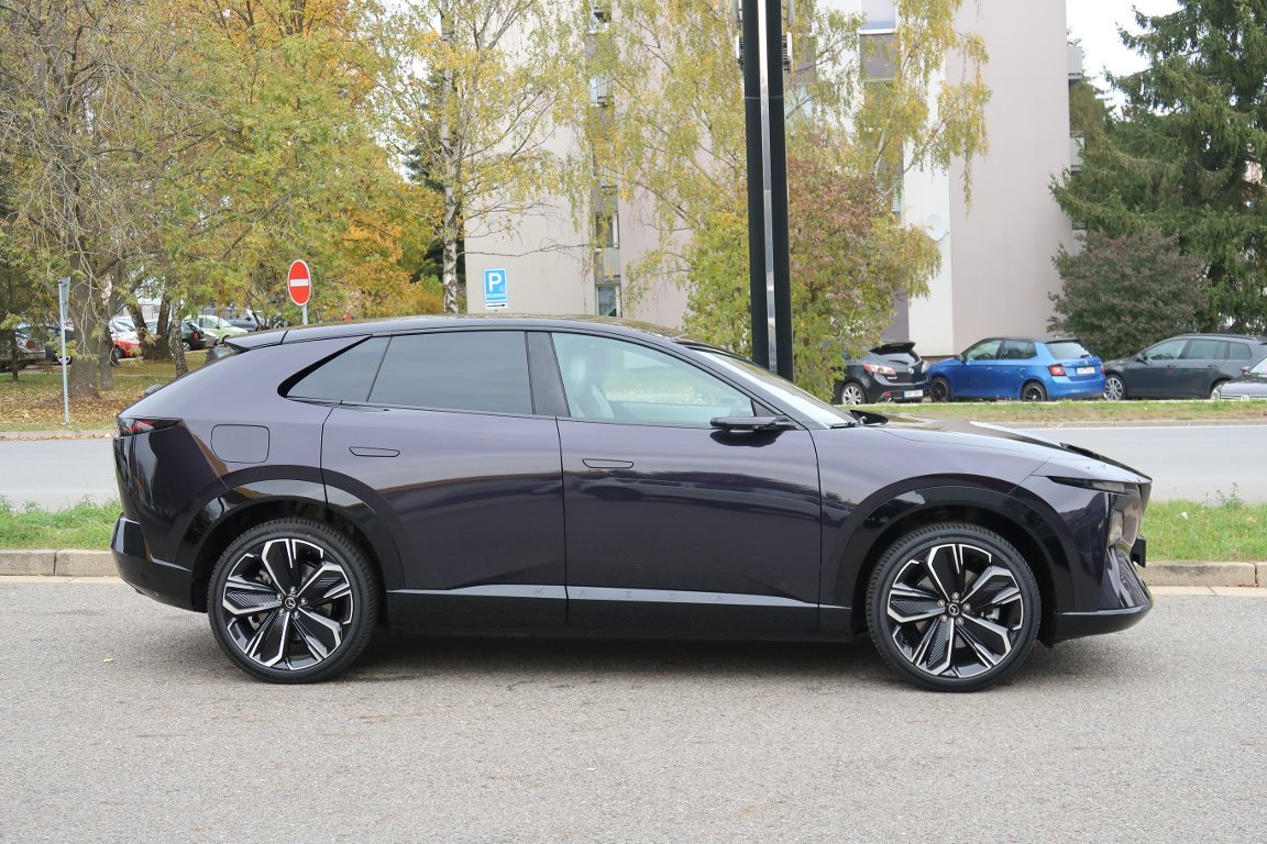 Mazda CX-6e