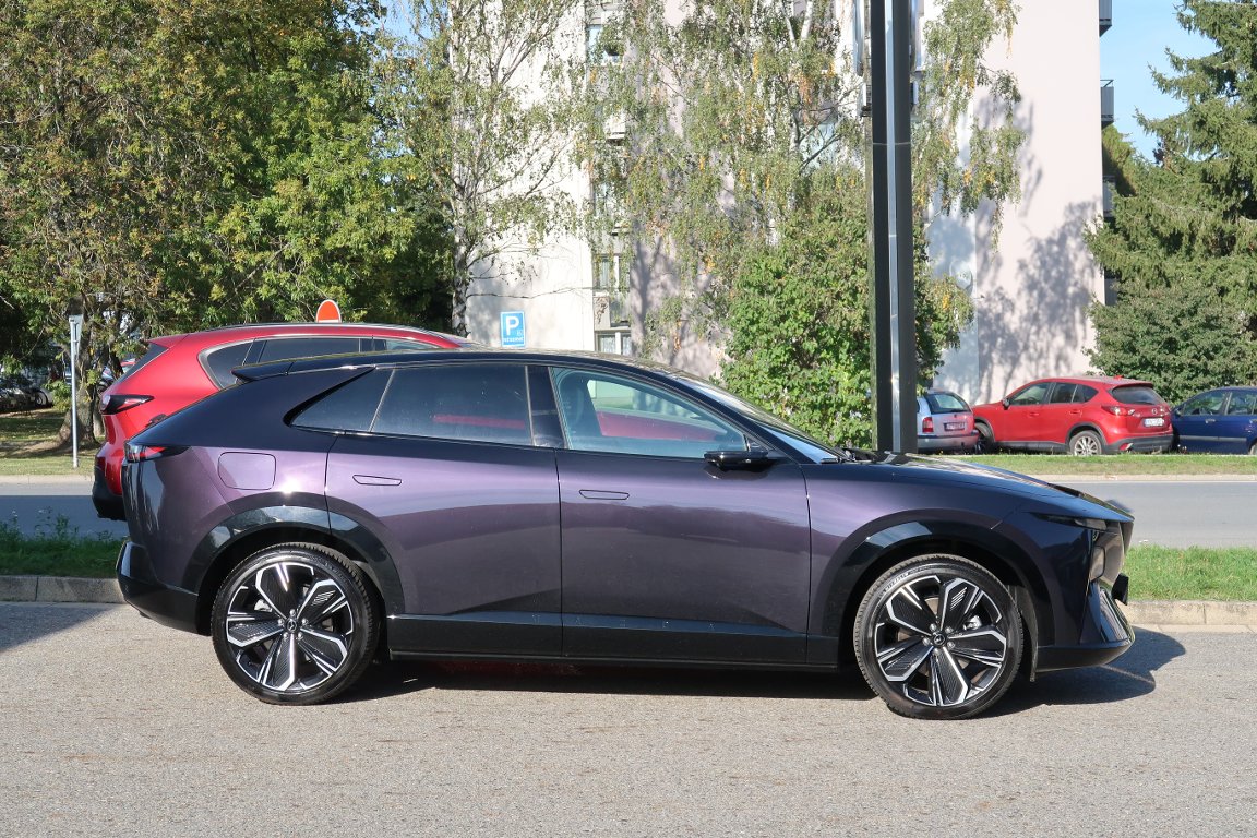 Mazda CX-6e